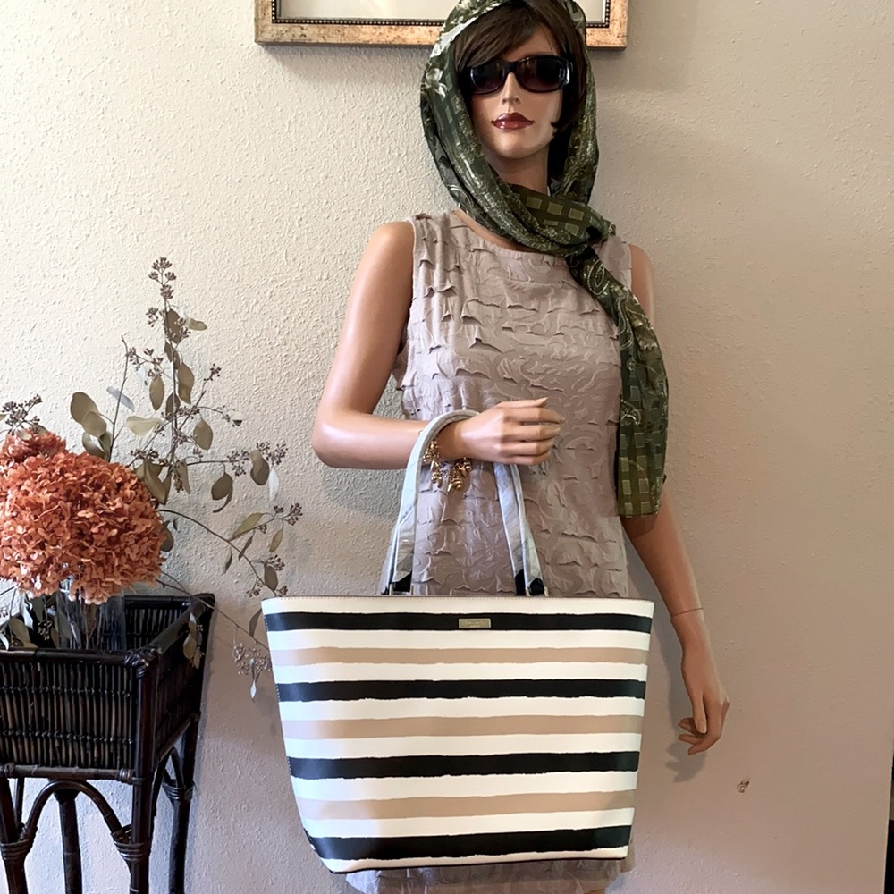 ***SALE*** New Kate Spade tote bag